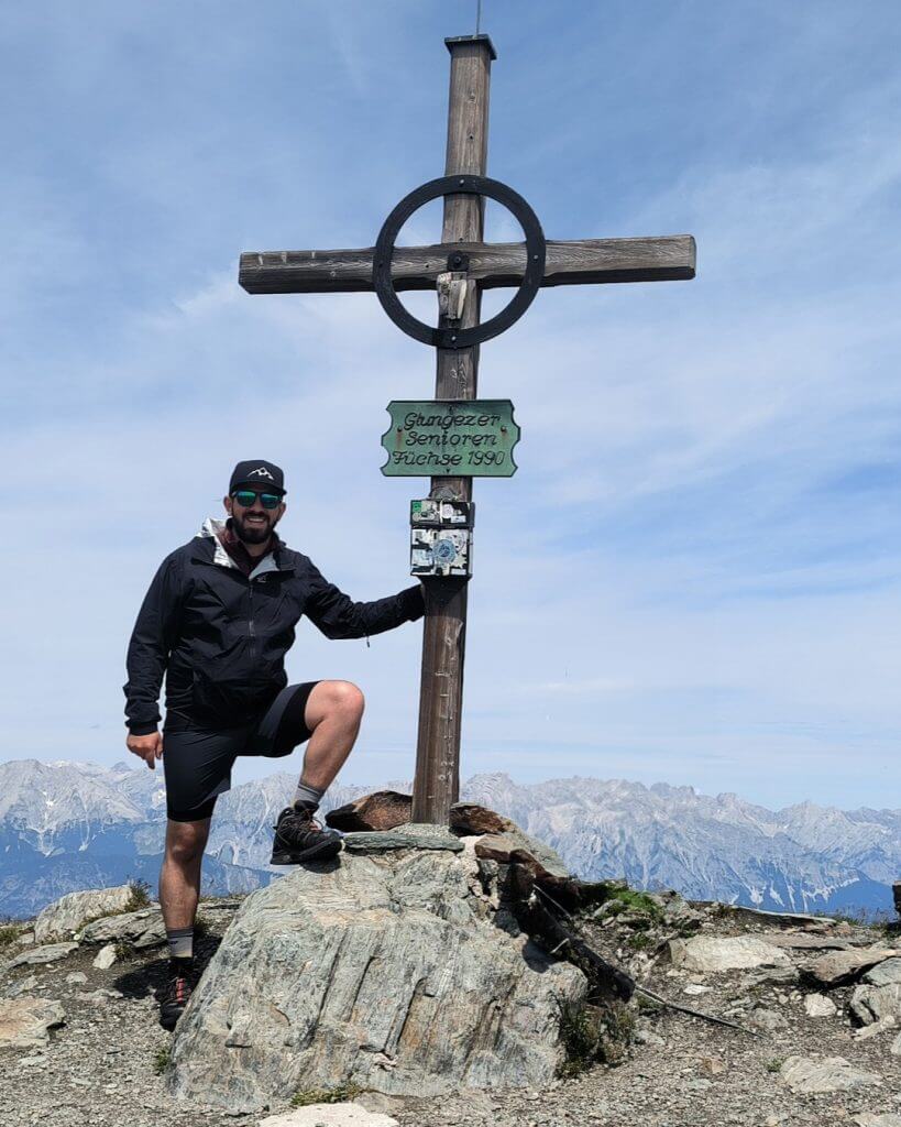 Riccardo an einem Gipfelkreuz